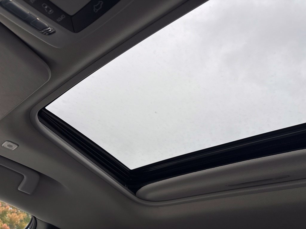 Used 2025 Toyota Sienna XLE FWD image 28