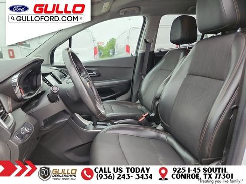 Used 2017 Chevrolet Trax LT w/ LT Convenience Package FWD image 28