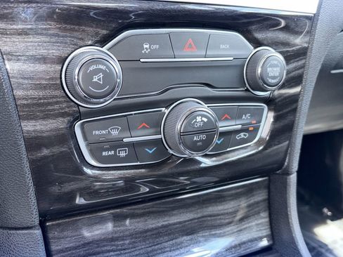 Used 2016 Chrysler 300 Limited w/ Driver Convenience Group RWD image 15