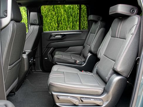Used 2026 Chevrolet Suburban RST w/ Comfort Package AWD/4WD image 31
