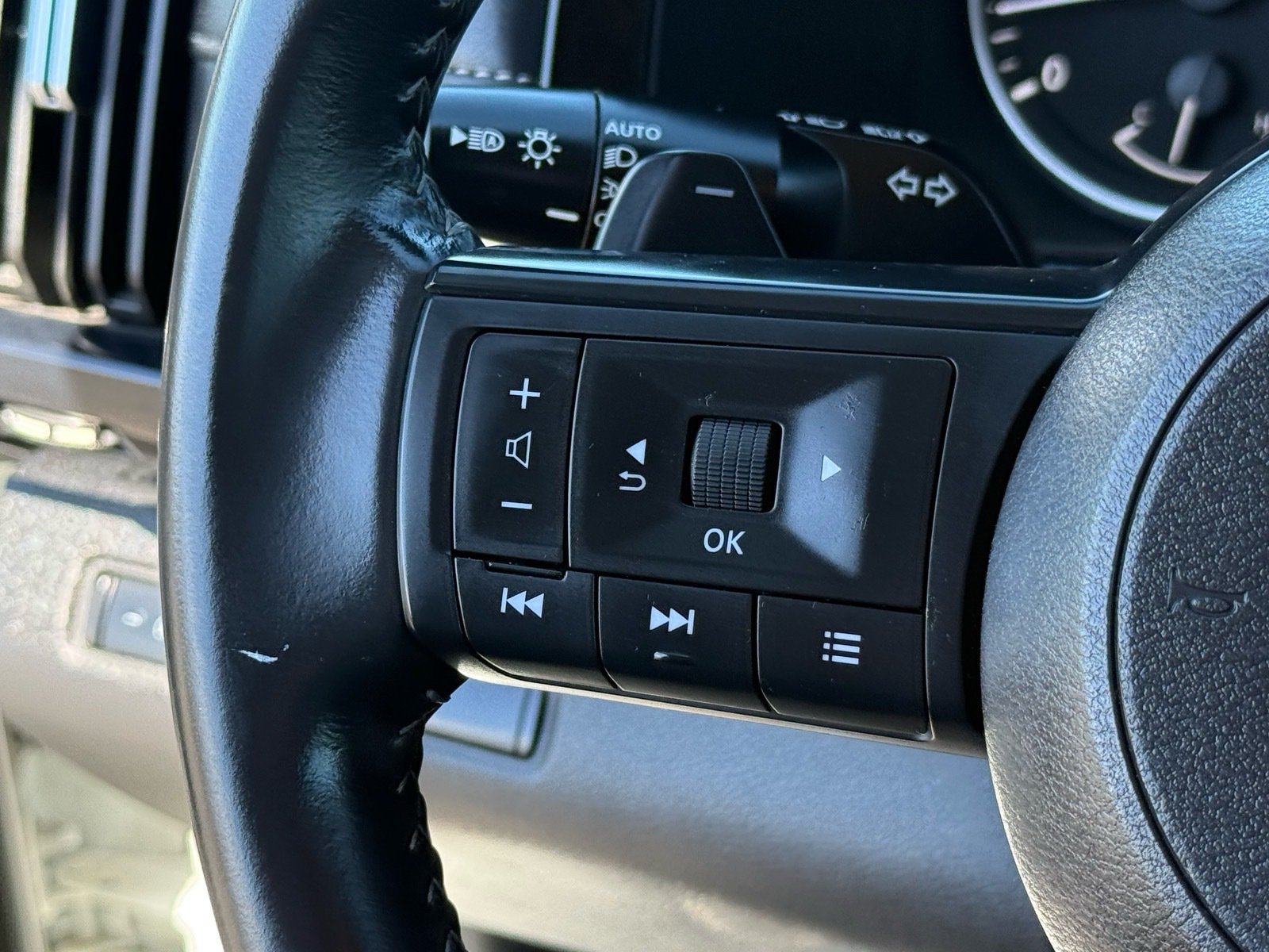 Used 2025 Nissan Pathfinder SV AWD/4WD image 17
