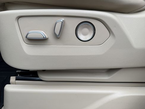 Used 2021 Cadillac Escalade Premium Luxury image 26