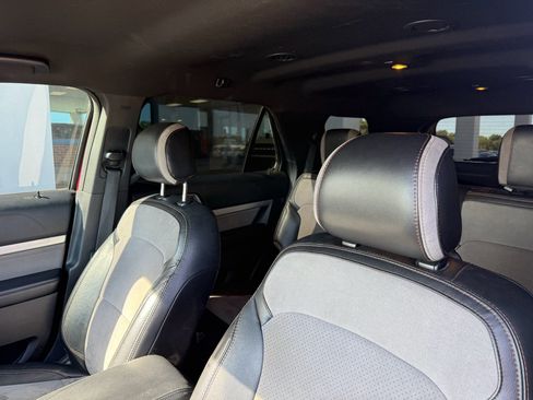 Used 2017 Ford Explorer XLT FWD image 11