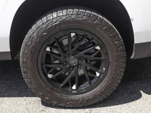 Used 2021 Chevrolet Suburban LT RWD image 54