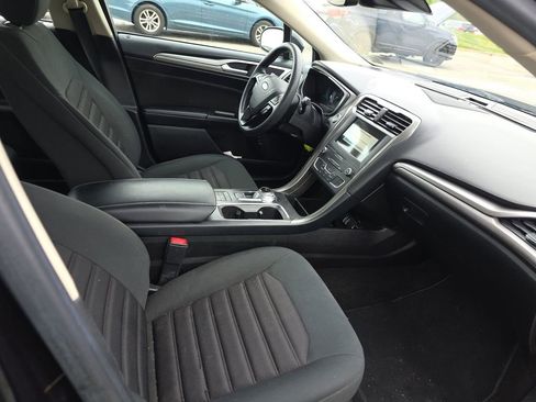 Used 2019 Ford Fusion SE FWD image 5