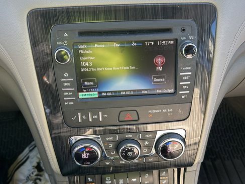 Used 2016 Chevrolet Traverse LT image 20