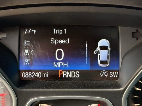 Used 2017 Ford Escape SE w/ Equipment Group 201A FWD image 11