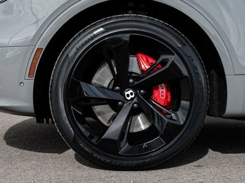 Used 2022 Bentley Bentayga image 6