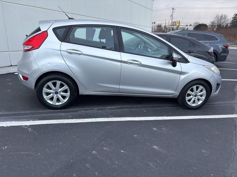 Used 2013 Ford Fiesta SE image 3