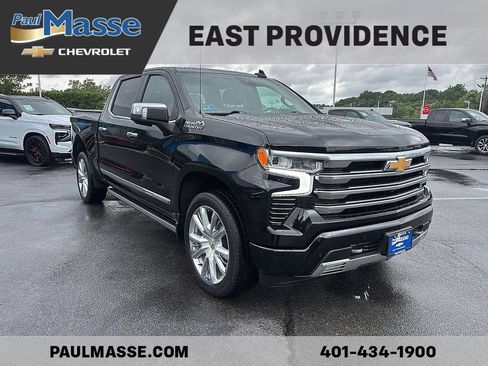 Used 2023 Chevrolet Silverado 1500 High Country w/ High Country Premium Package AWD/4WD image 3