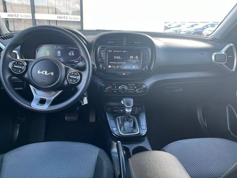 Used 2025 Kia Soul LX w/ LX Technology Package FWD image 30
