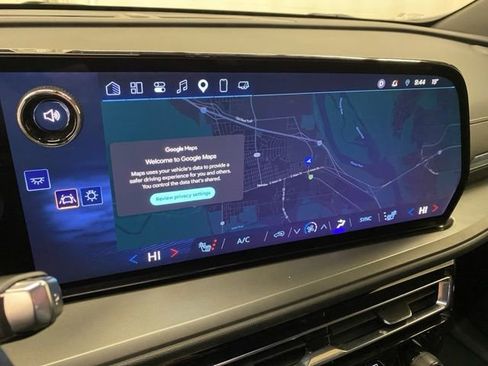 Used 2025 Chevrolet Traverse LT image 12