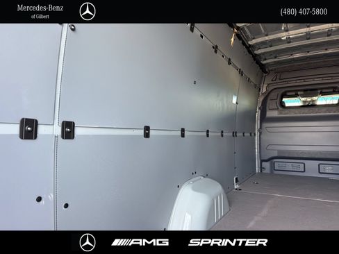 Used 2024 Mercedes-Benz Sprinter 2500 image 10