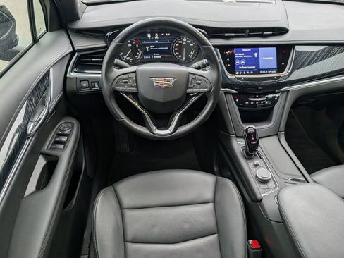 Used 2023 Cadillac XT6 Premium Luxury w/ Technology Package image 3