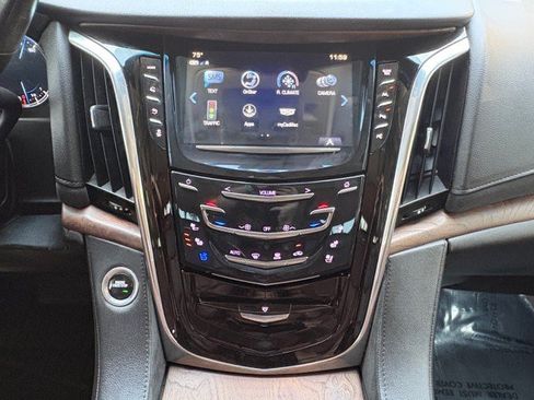 Used 2018 Cadillac Escalade Premium Luxury AWD/4WD image 12