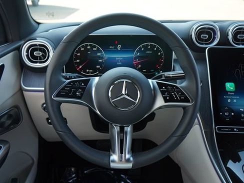 Used 2026 Mercedes-Benz GLC 300 image 19