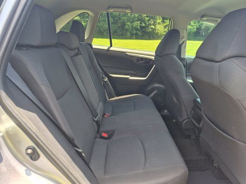 Used 2020 Toyota RAV4 LE FWD image 22