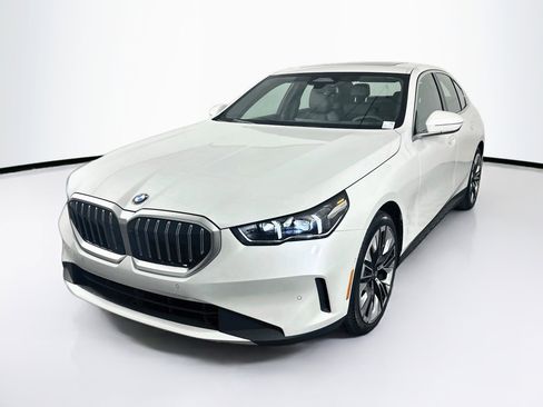 Used 2024 BMW 530i w/ Premium Package RWD image 3