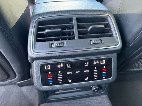 Used 2023 Audi S6 Prestige w/ Prestige Package image 31