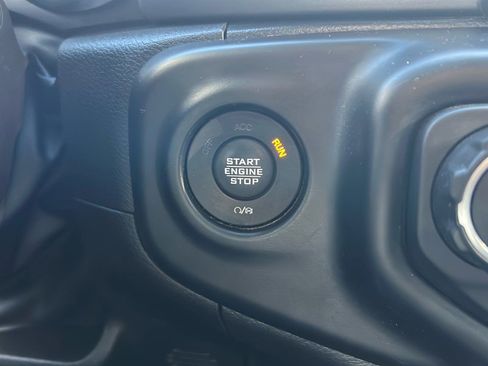 Used 2023 Jeep Gladiator Sport image 22