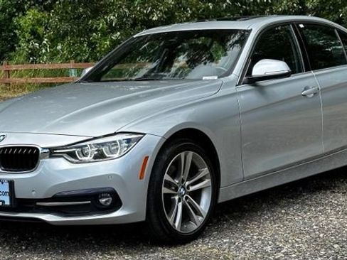 Used 2018 BMW 328d Sedan w/ Premium Package RWD image 4