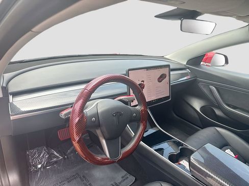 Used 2020 Tesla Model 3 Standard Range RWD image 10