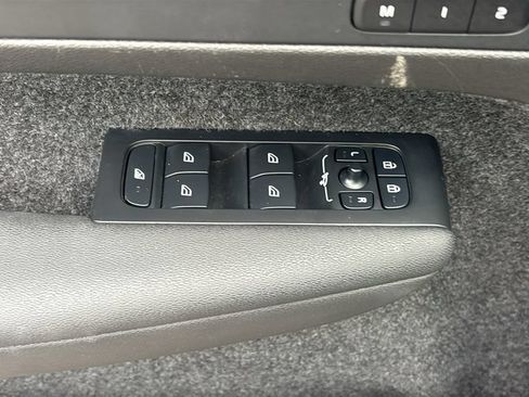 Certified 2025 Volvo XC40 B5 Plus AWD/4WD image 12