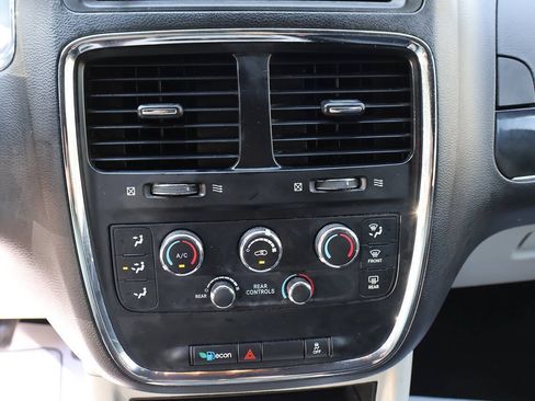 Used 2017 Dodge Grand Caravan SXT FWD image 31