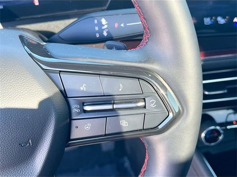 Used 2024 Chevrolet Traverse RS image 17