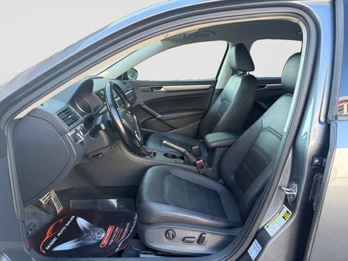 Used 2018 Volkswagen Passat 2.0T R-Line FWD image 12