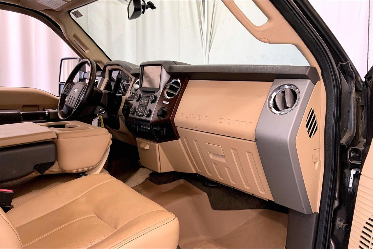 Used 2016 Ford F250 Lariat w/ Lariat Interior Package AWD/4WD image 28