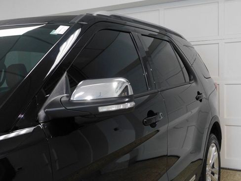 Used 2019 Ford Explorer XLT w/ XLT Desert Copper Package image 21