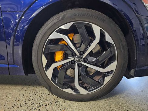 Used 2023 Audi e-tron Premium Plus w/ Premium Plus Package image 9