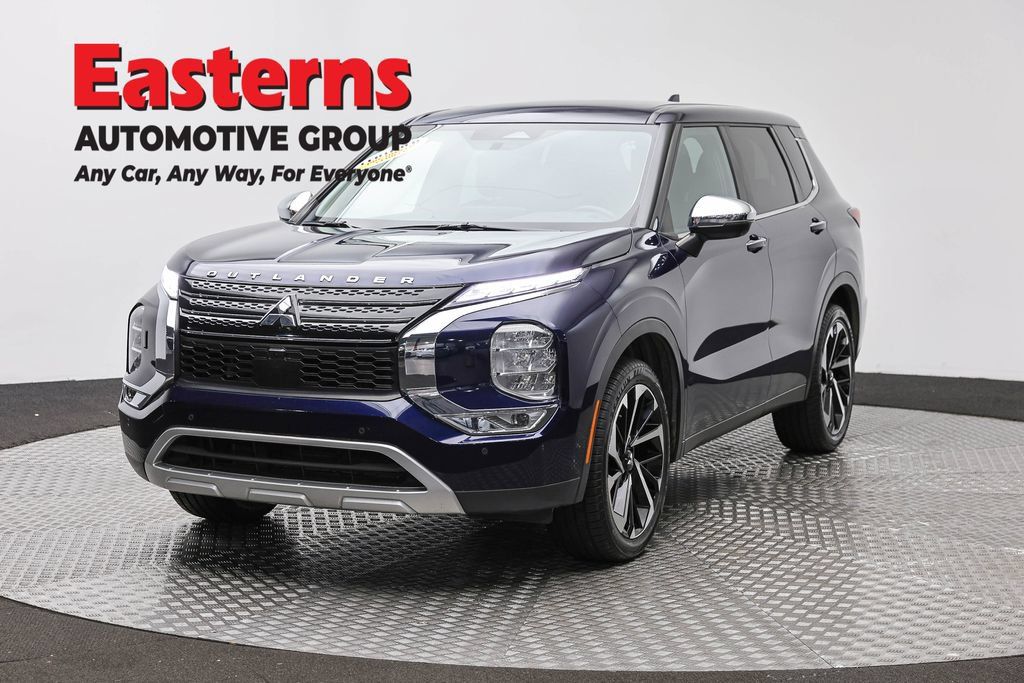 Used 2023 Mitsubishi Outlander SE AWD/4WD image 1