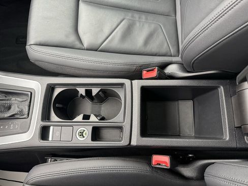 Used 2024 Audi Q3 2.0T Premium image 16