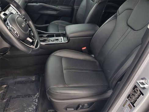 Certified 2022 Kia Sorento SX image 18