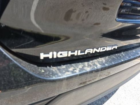 Used 2023 Toyota Highlander XLE AWD/4WD image 13