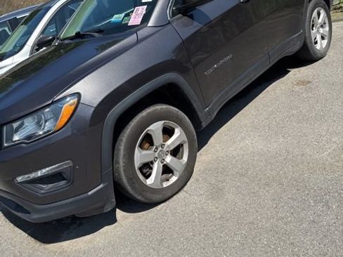 Used 2020 Jeep Compass Latitude w/ Cold Weather Group AWD/4WD image 12