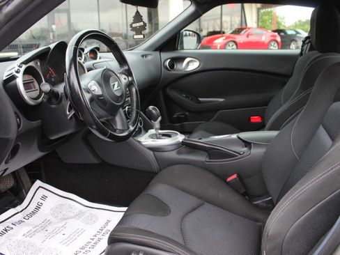 Used 2011 Nissan 370Z Coupe image 12
