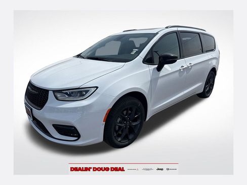 New 2026 Chrysler Pacifica Limited AWD/4WD image 1