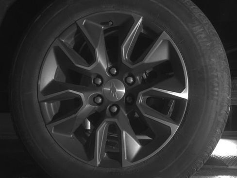 Used 2023 Chevrolet Silverado 1500 LT AWD/4WD image 22