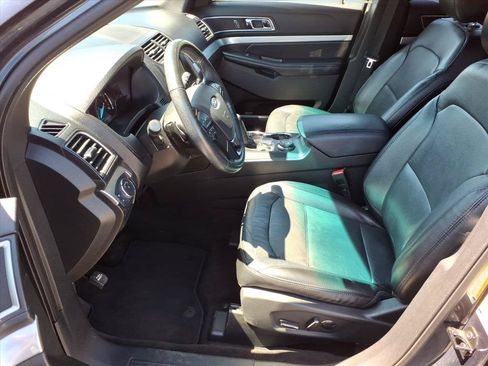 Used 2017 Ford Explorer XLT w/ Equipment Group 202A AWD/4WD image 5