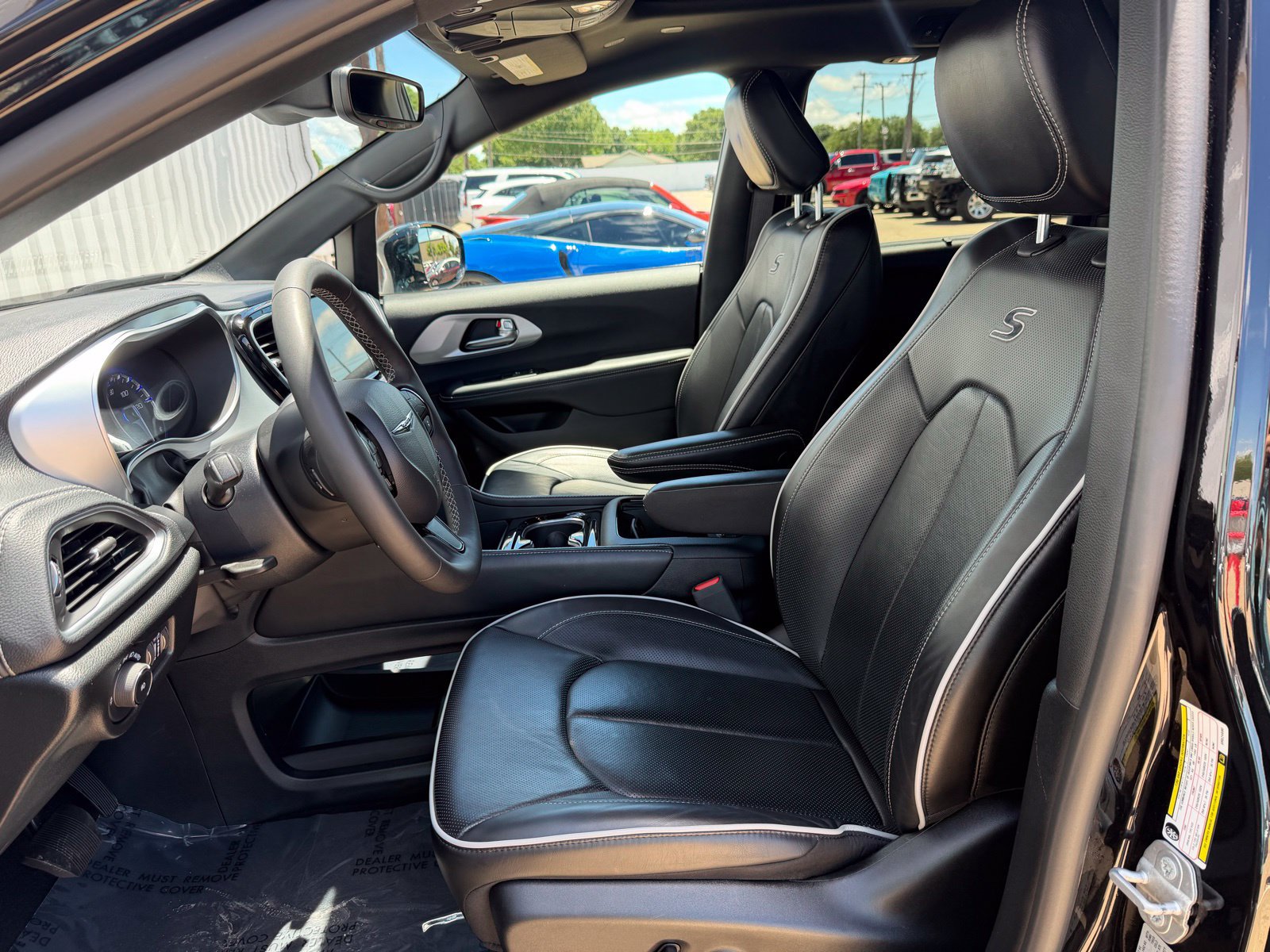 Used 2025 Chrysler Pacifica Limited FWD image 20