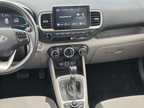 Used 2026 Hyundai Venue SEL FWD image 16