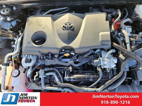 Used 2025 Toyota Camry SE image 32
