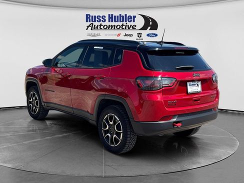 Used 2025 Jeep Compass Trailhawk w/ Trailhawk Elite Group AWD/4WD image 3