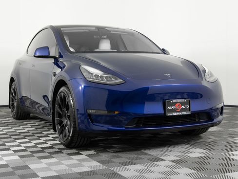 Used 2022 Tesla Model Y Long Range image 11