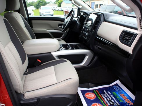 Used 2022 Nissan Titan SV w/ SV Convenience Package image 42