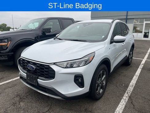 Used 2025 Ford Escape ST-Line Select AWD/4WD image 2