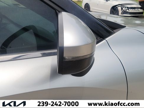 Used 2022 Mitsubishi Outlander ES FWD image 9
